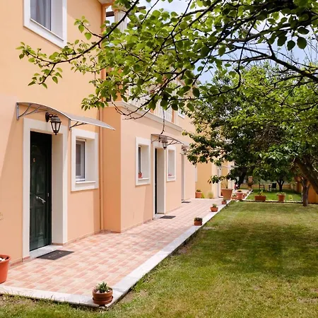Ballas Paradise Apartmán *